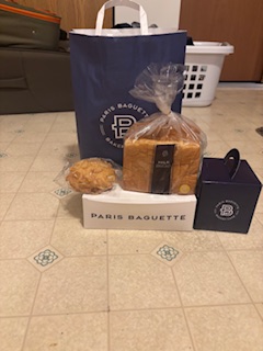 This image has an empty alt attribute; its file name is paris-baugette.jpg